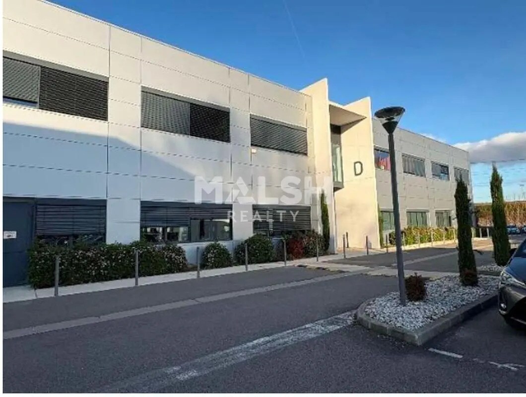 Flex in Lyon for lease Building Photo- Image 1 of 5