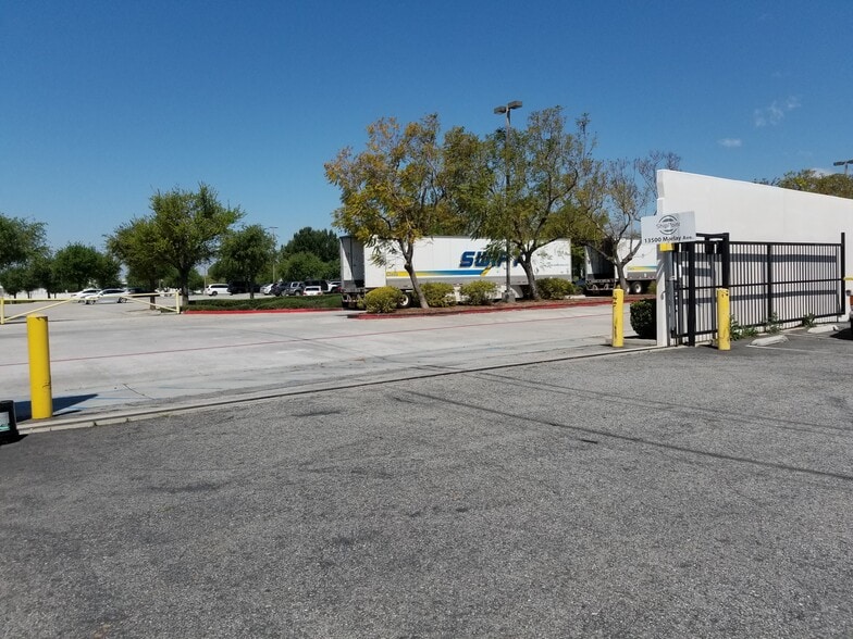 13500 Marlay Ave, Fontana, CA for lease - Building Photo - Image 3 of 31