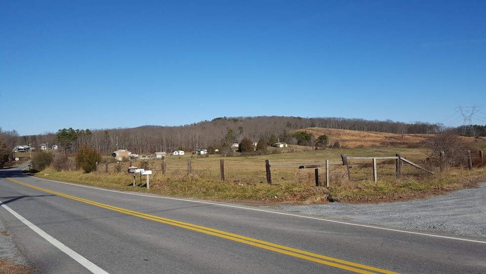 1139 Sunnymeade Rd, Rustburg, VA 24588