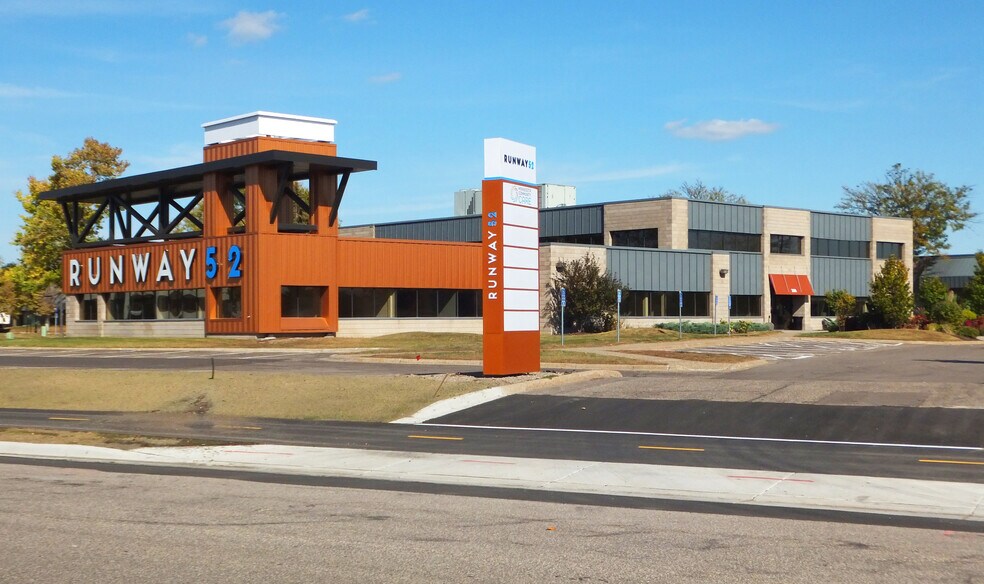 380 S Lafayette Frontage Rd E, Saint Paul, MN 55107 Runway 52