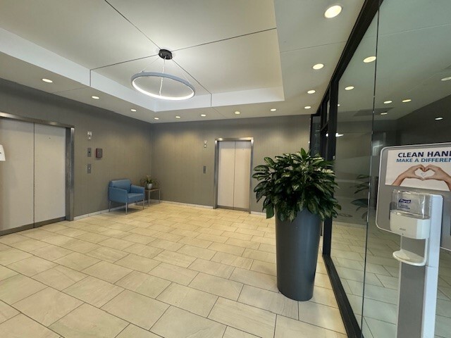 200 E Ponce De Leon Ave, Decatur, GA for lease Building Photo- Image 1 of 4