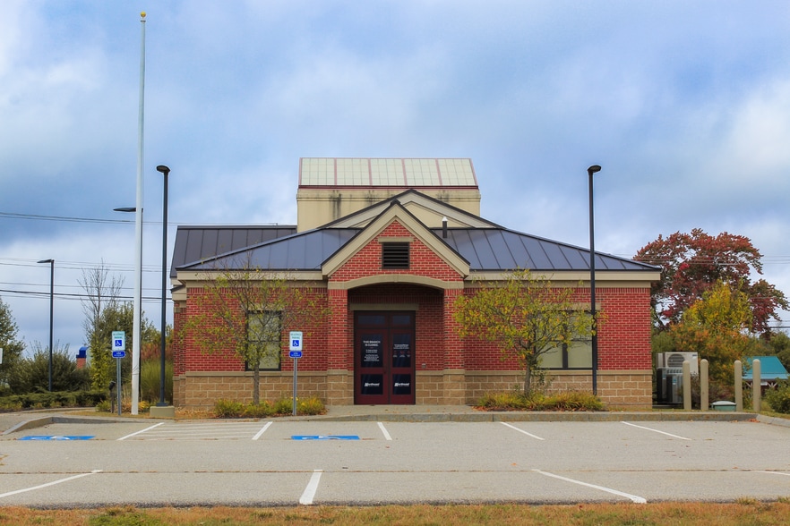 991 Portland Rd, Saco, ME for lease - Primary Photo - Image 2 of 8