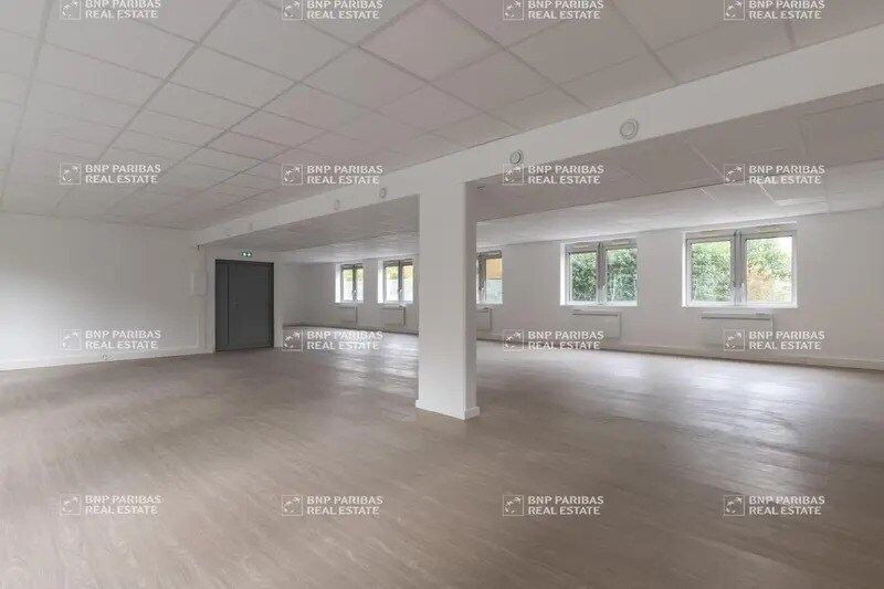 7 Rue Jean Mermoz, Versailles for lease - Interior Photo - Image 2 of 11