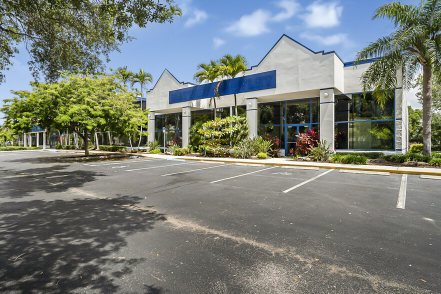 1601-1605 W Oakland Park Blvd, Oakland Park, FL for lease - Building Photo - Image 3 of 15