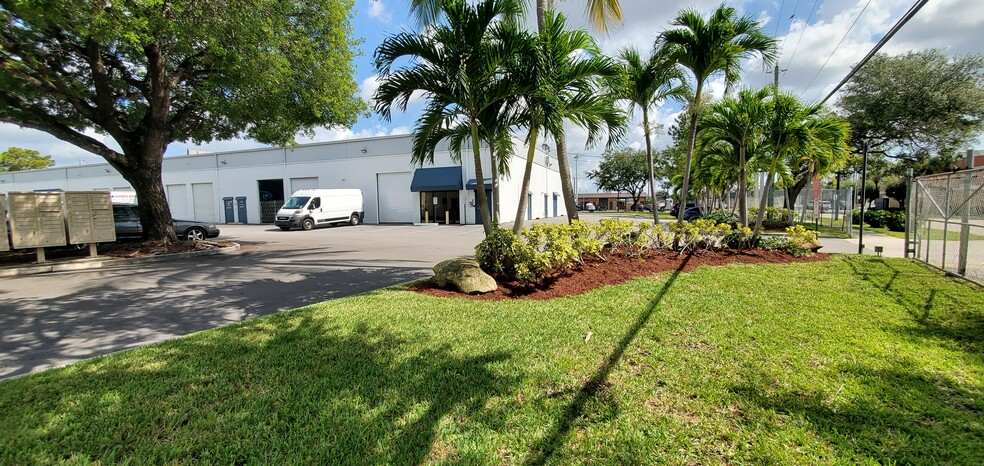 1533-1717 SW 1st Way, Deerfield Beach, FL for lease - Building Photo - Image 2 of 13