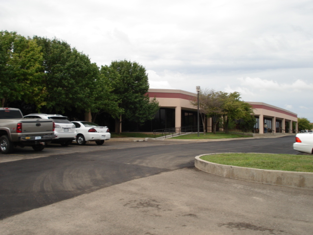 2400 Lakeview Dr, Amarillo, TX for lease - Building Photo - Image 1 of 1