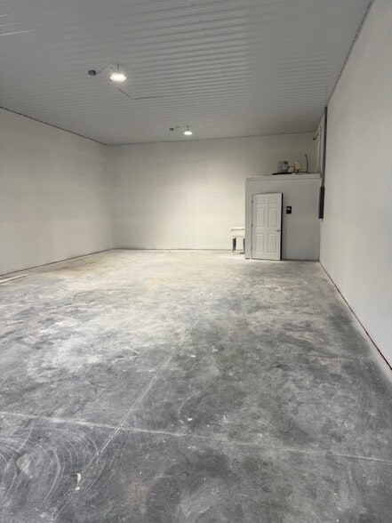 37231 Johnson Rd, Selbyville, DE for lease - Building Photo - Image 3 of 7