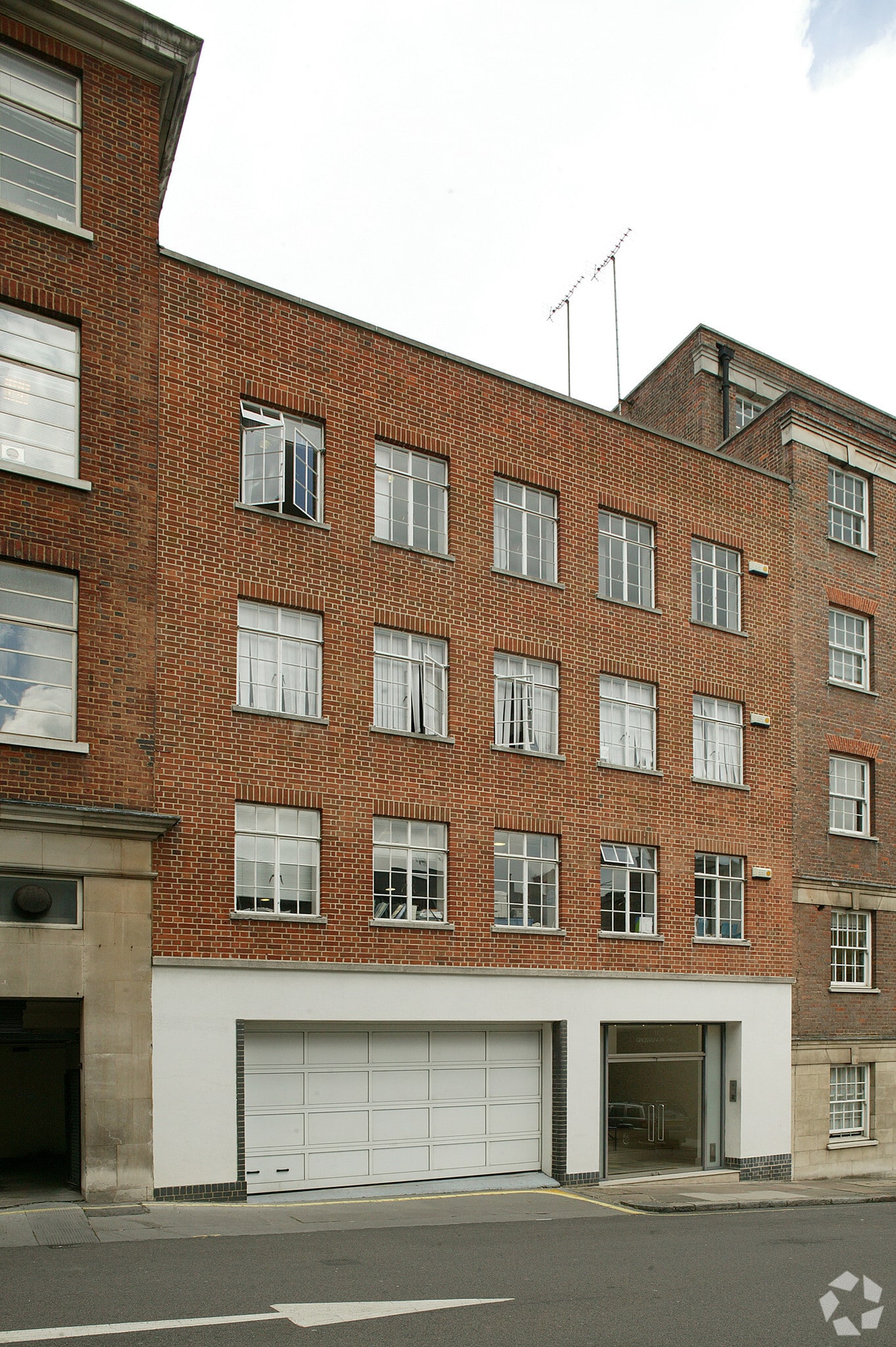 17 Grosvenor Hl, London for sale Primary Photo- Image 1 of 1