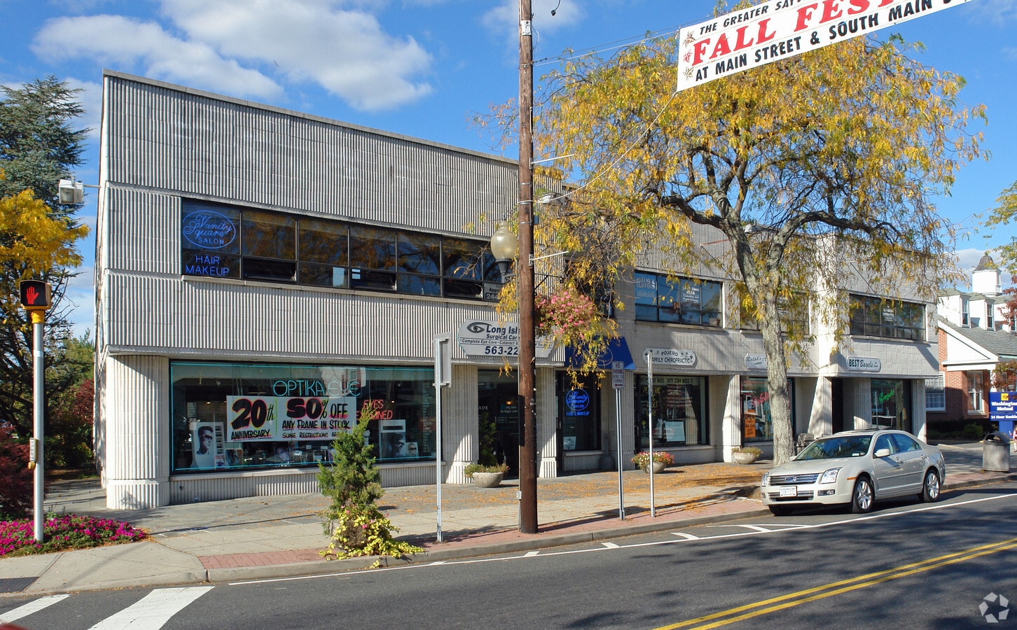 153 Main St, Sayville, NY 11782