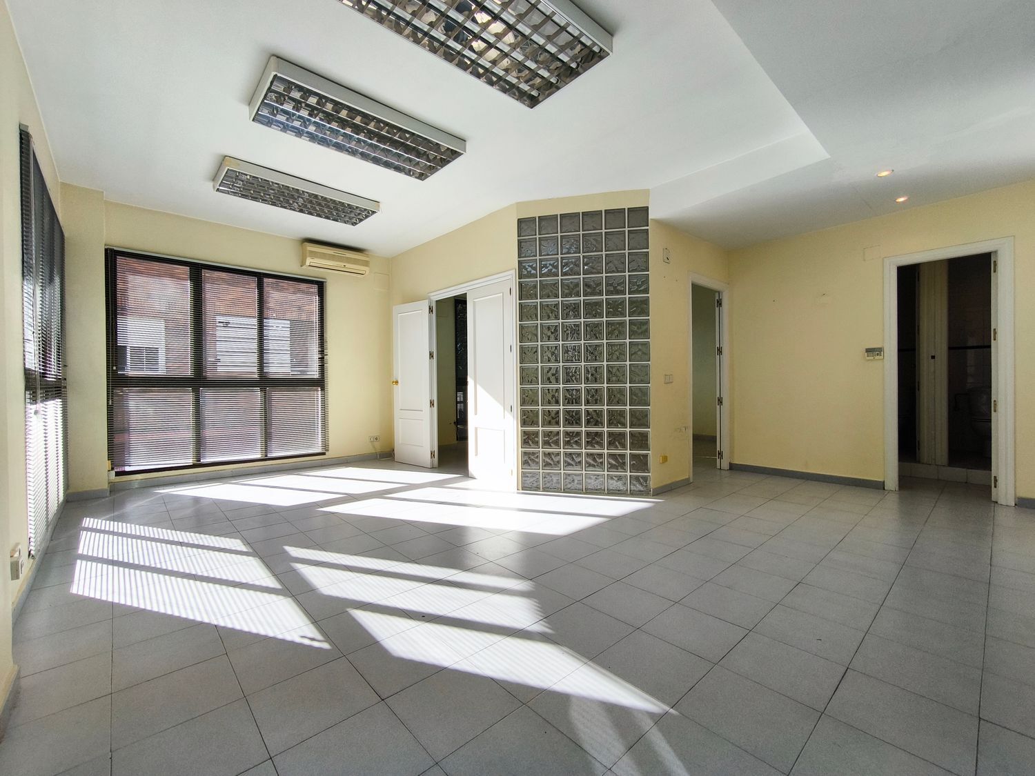 Office in Majadahonda, Madrid for lease Interior Photo- Image 1 of 9