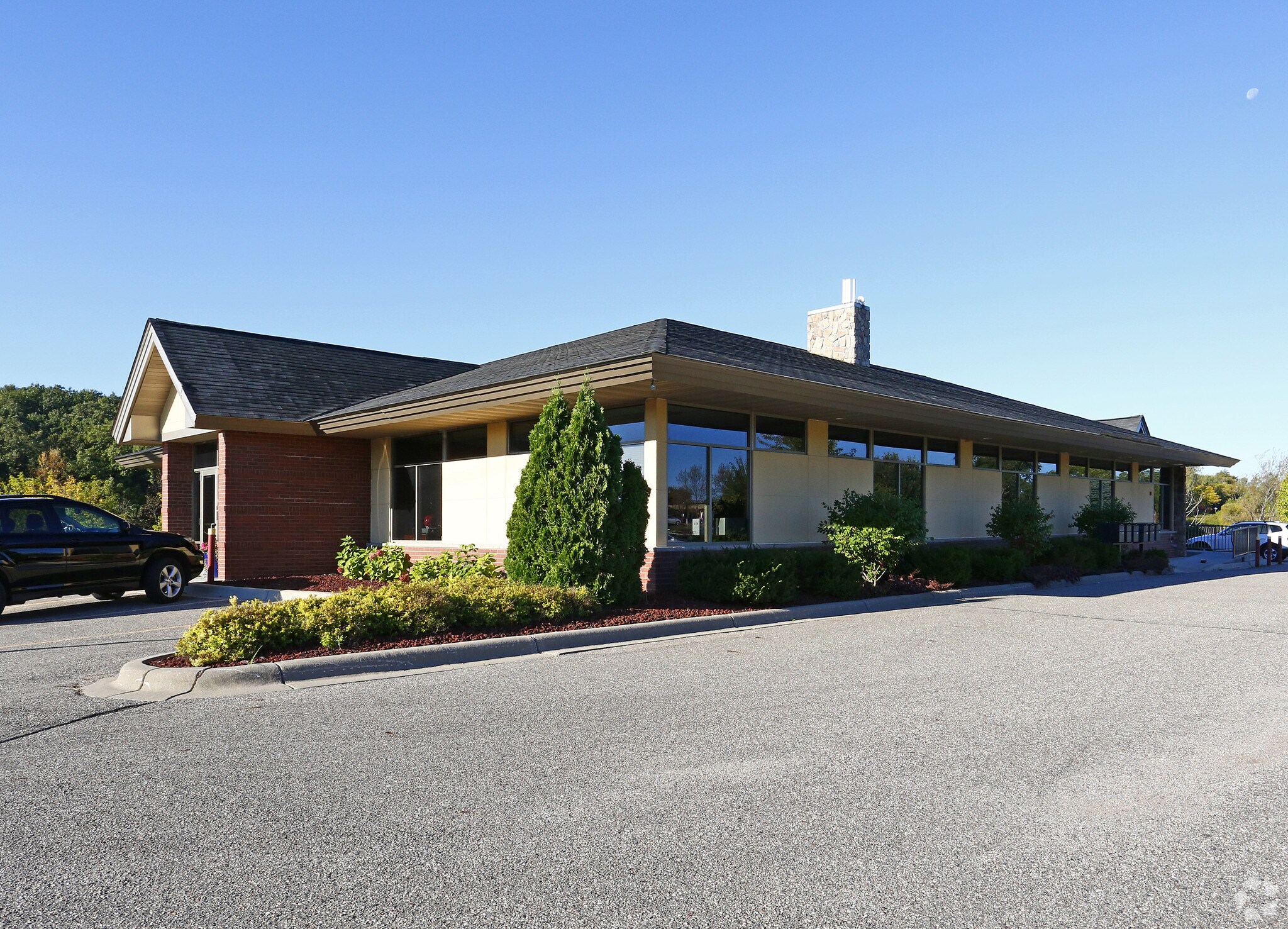 2025 Coulter Blvd, Chanhassen, MN for sale Primary Photo- Image 1 of 1