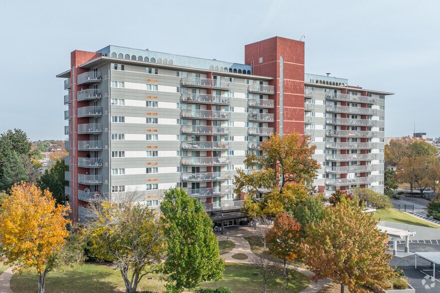 1638 S Carson Ave, Tulsa, OK for sale - Primary Photo - Image 1 of 1