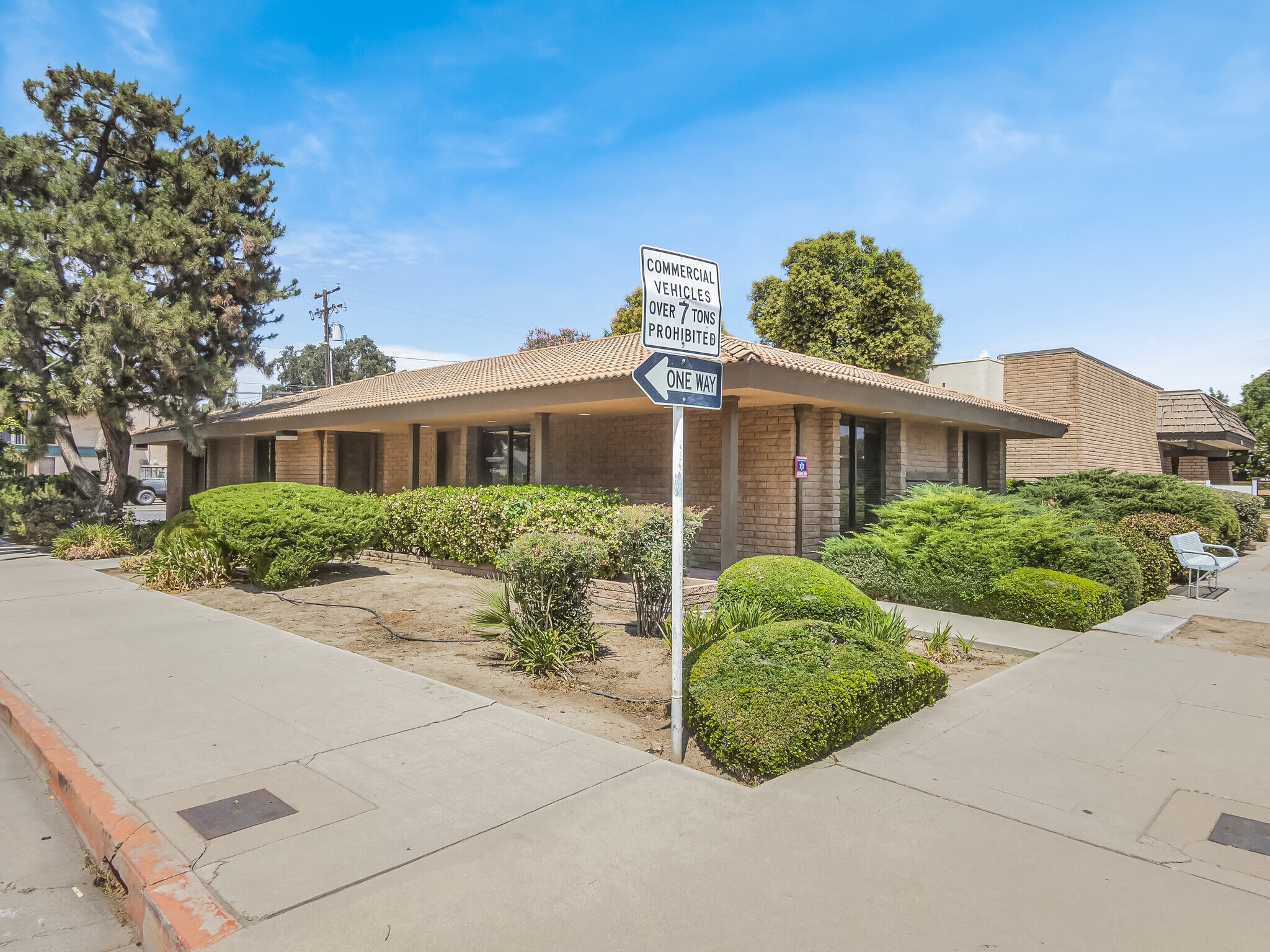 822 W Center St, Visalia, CA for sale Building Photo- Image 1 of 5