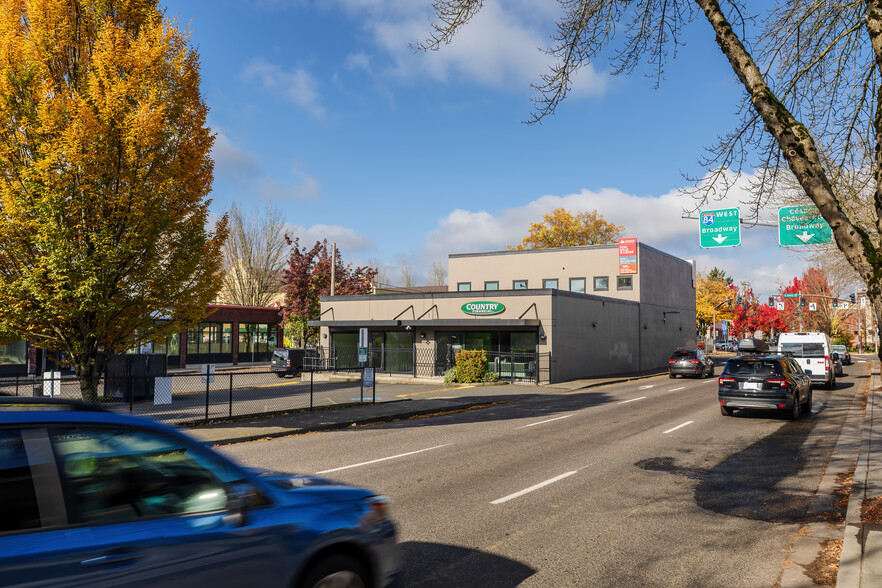 3902 NE Sandy Blvd, Portland, OR for lease - Building Photo - Image 2 of 18