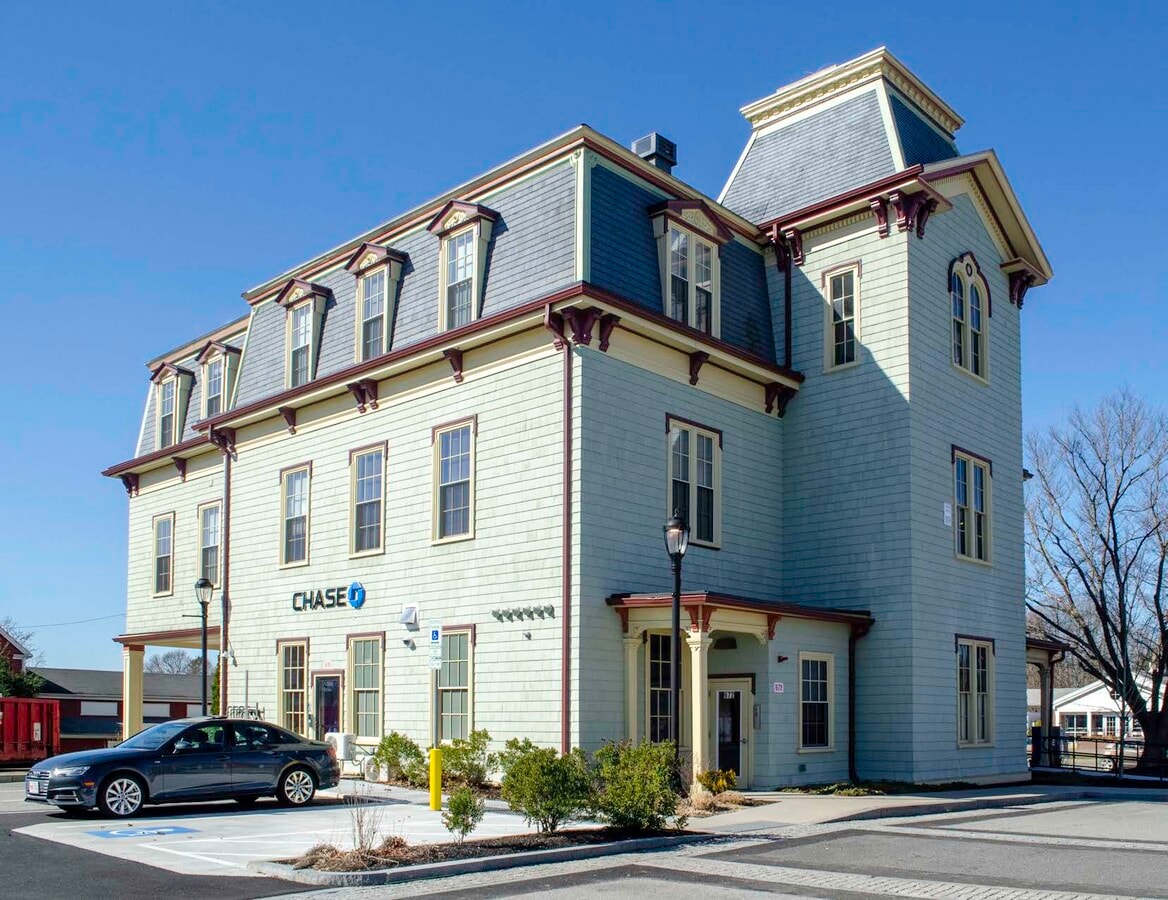 670 High St, Westwood, MA 02090