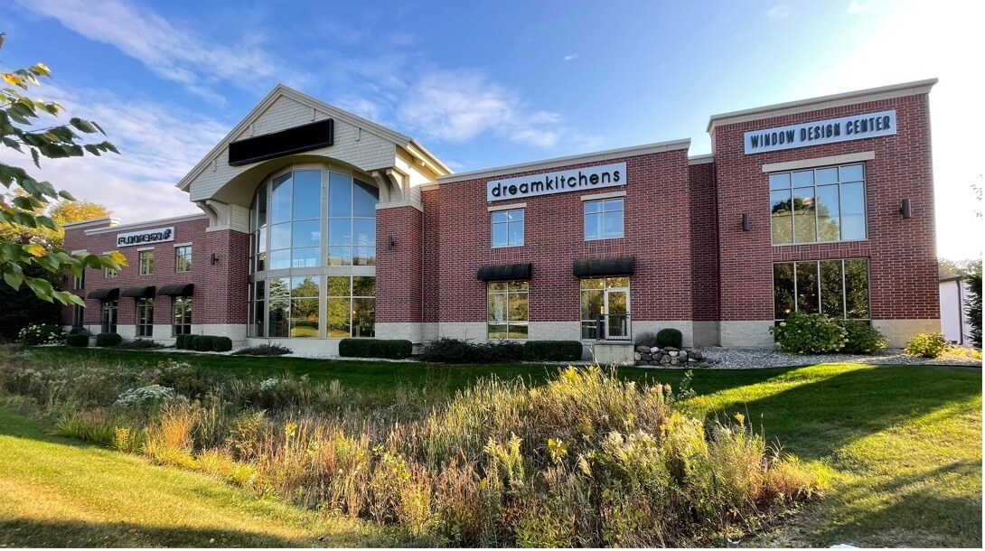 3700 Hillside Dr, Delafield, WI 53018