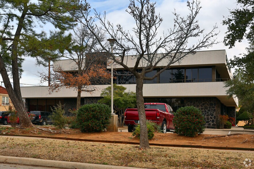 711 SW D Ave, Lawton, OK for lease - Building Photo - Image 3 of 18