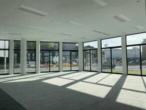Office in Bobigny for lease Interior Photo- Image 2 of 9