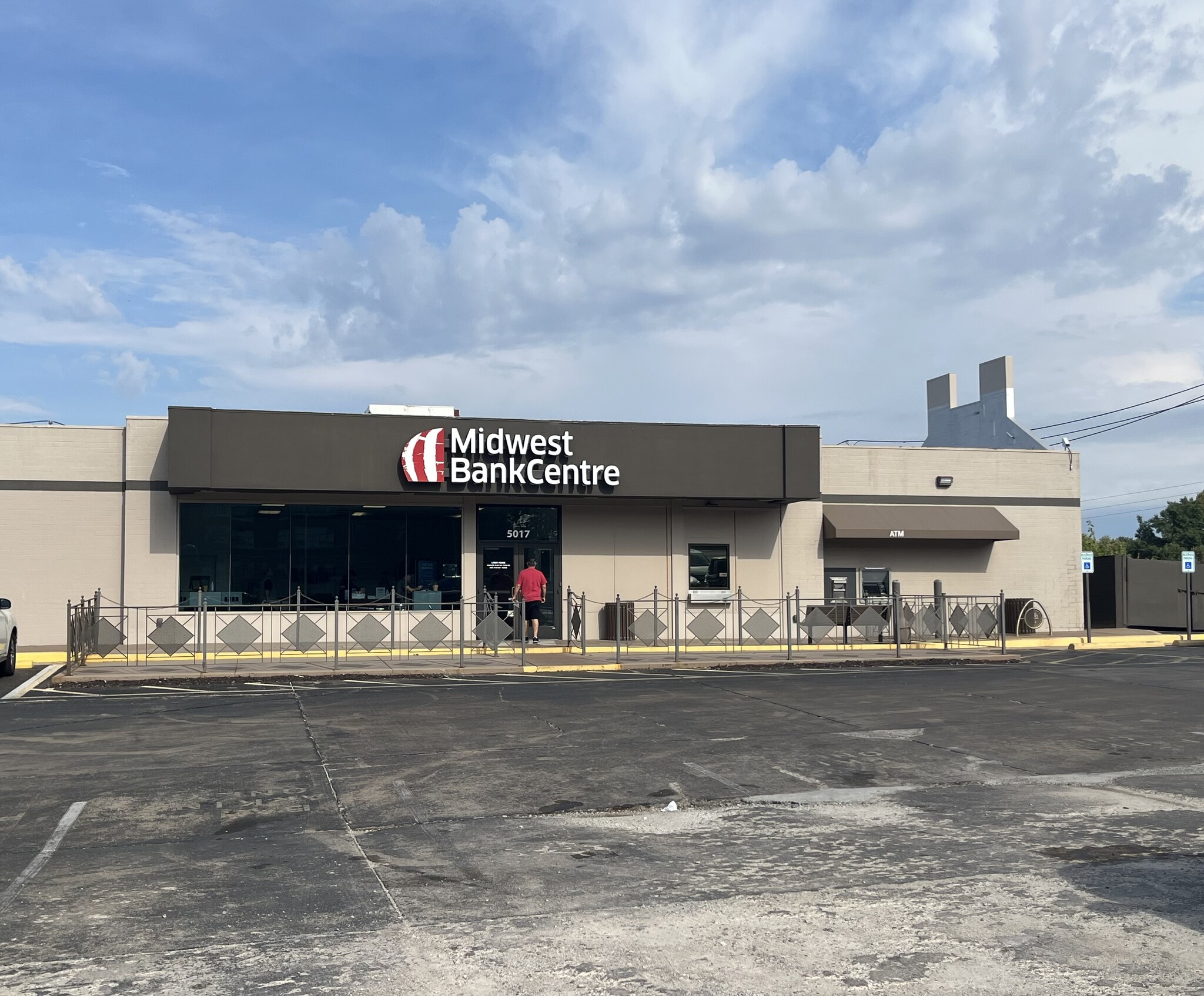 5017 Gravois Ave, Saint Louis, MO for lease Building Photo- Image 1 of 2