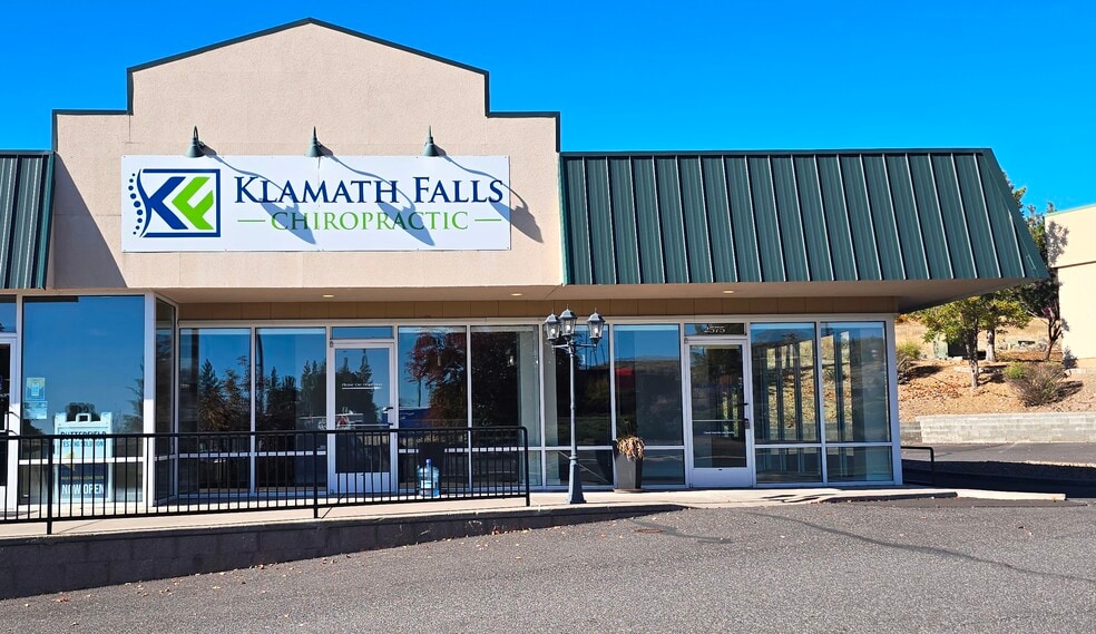 2573 Campus Dr, Klamath Falls, OR for lease - Building Photo - Image 2 of 27