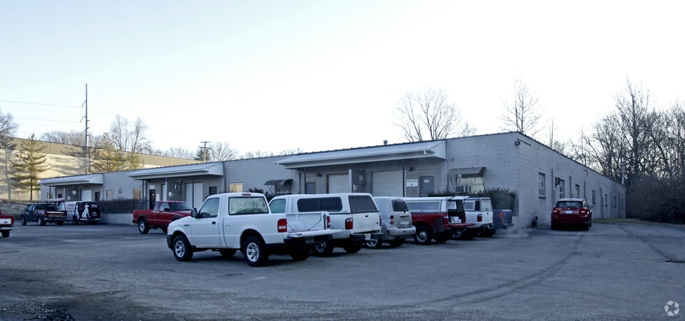 9410-9450 Watson Industrial Park Dr, Crestwood, MO for lease - Building Photo - Image 3 of 5