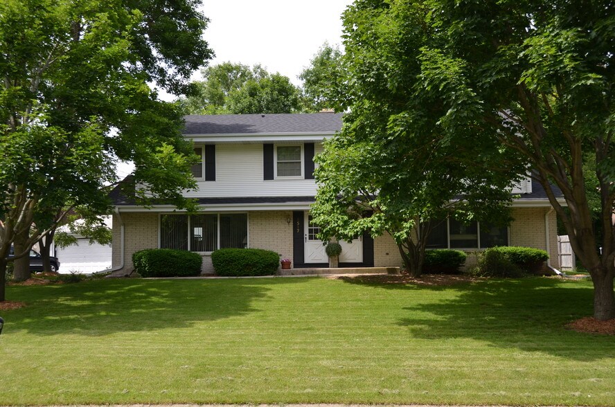 1515 S River Rd, New Berlin, WI 53151