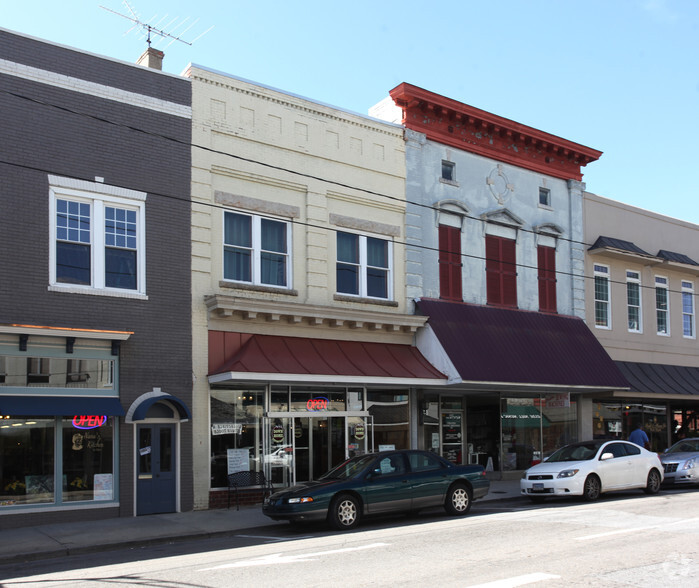 243 N Main St, Mount Airy, NC for sale - Building Photo - Image 1 of 1