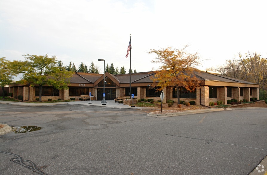 5750 Lincoln Dr, Edina, MN for sale - Primary Photo - Image 1 of 14