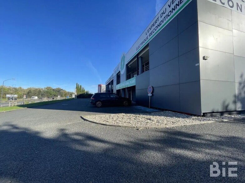 Retail in Bordeaux for lease - Building Photo - Image 2 of 4