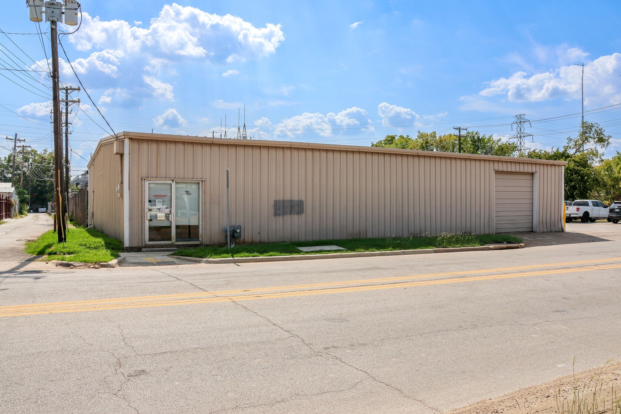 104 Pioneer Dr E, Irving, TX for sale Primary Photo- Image 1 of 1