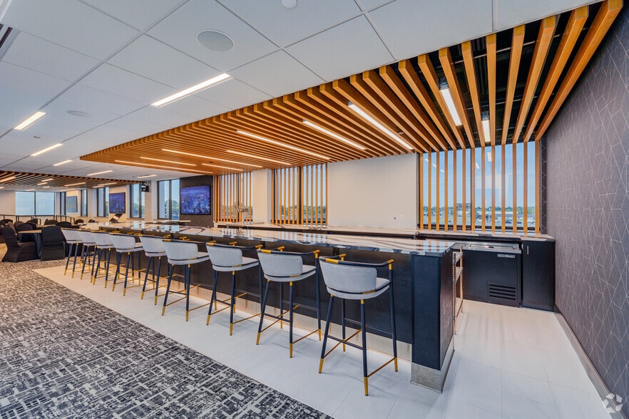 1736 E Sunshine St, Springfield, MO for lease - Interior Photo - Image 2 of 11