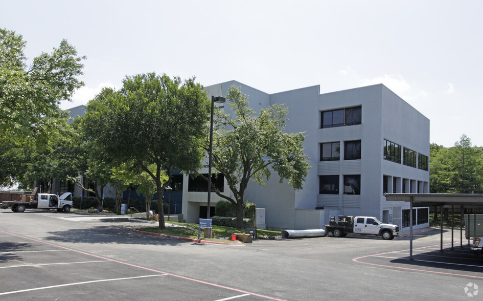 1600 E Lamar Blvd, Arlington, TX for lease - Building Photo - Image 1 of 5