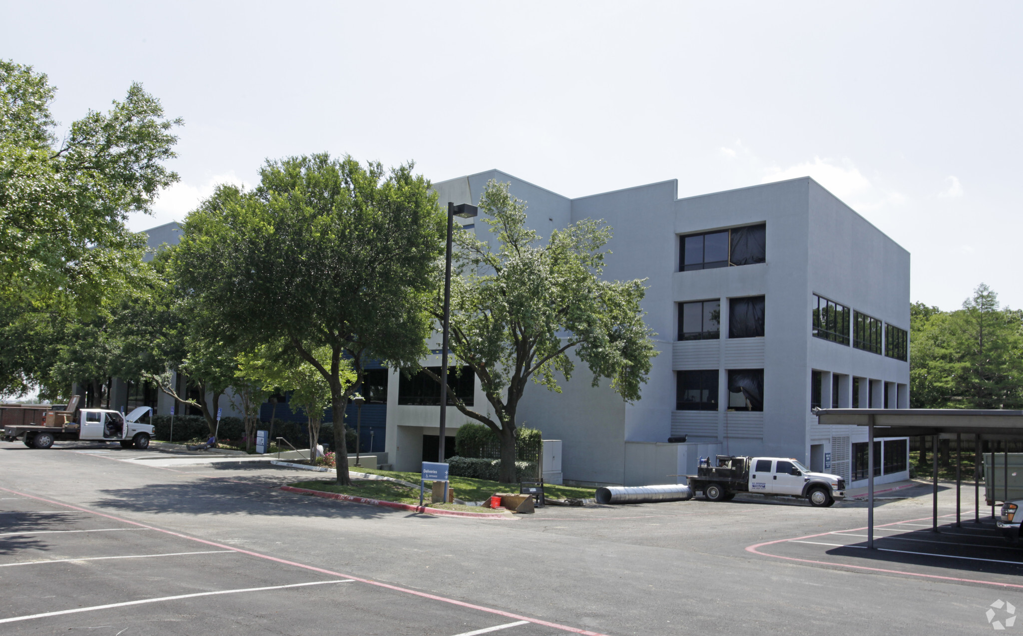 1600 E Lamar Blvd, Arlington, TX for lease Building Photo- Image 1 of 6