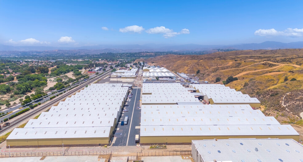 25545-25710 Springbrook Ave, Santa Clarita, CA for lease - Building Photo - Image 2 of 12