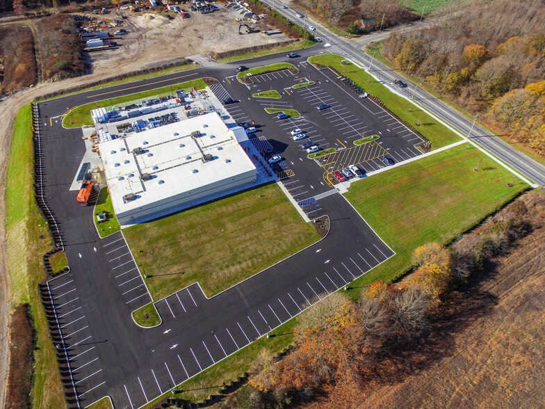 4331 Middle Country Rd, Calverton, NY for lease - Building Photo - Image 3 of 5