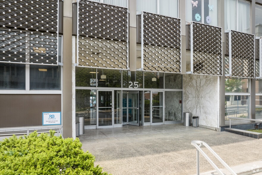 25 E Salem St, Hackensack, NJ for lease - Building Photo - Image 3 of 13