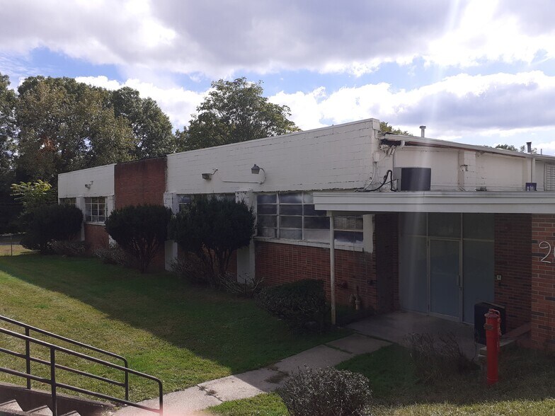 20 Industrial Pl, Middletown, NY for lease - Primary Photo - Image 1 of 18