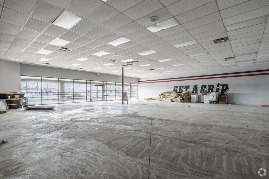 6909 W Hefner Rd, Oklahoma City, OK for lease - Interior Photo - Image 3 of 7