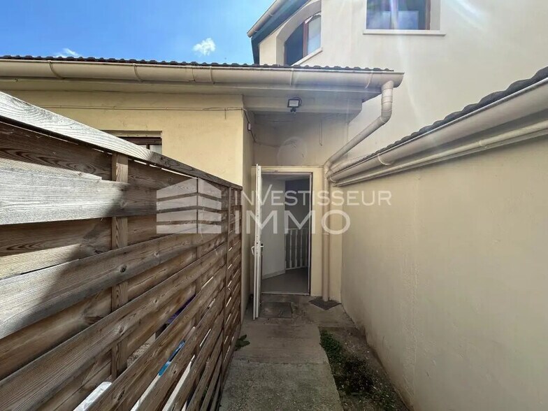 Flex in Champigny-sur-Marne for sale - Building Photo - Image 3 of 4