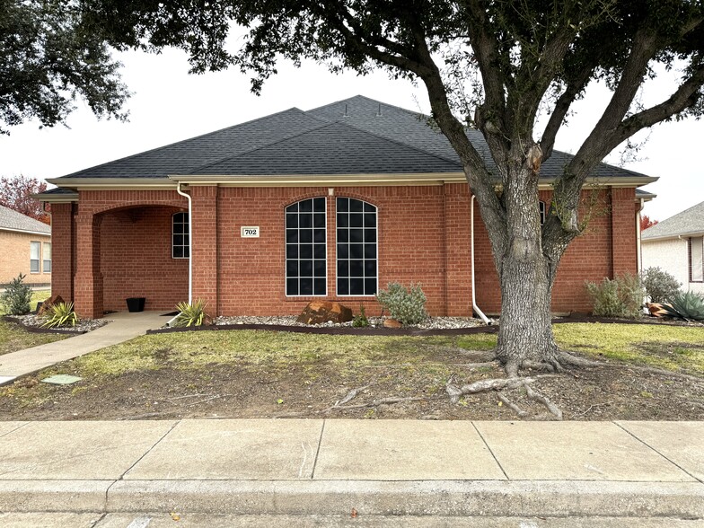 702 Hunters Row Ct, Mansfield, TX for lease - Building Photo - Image 1 of 23