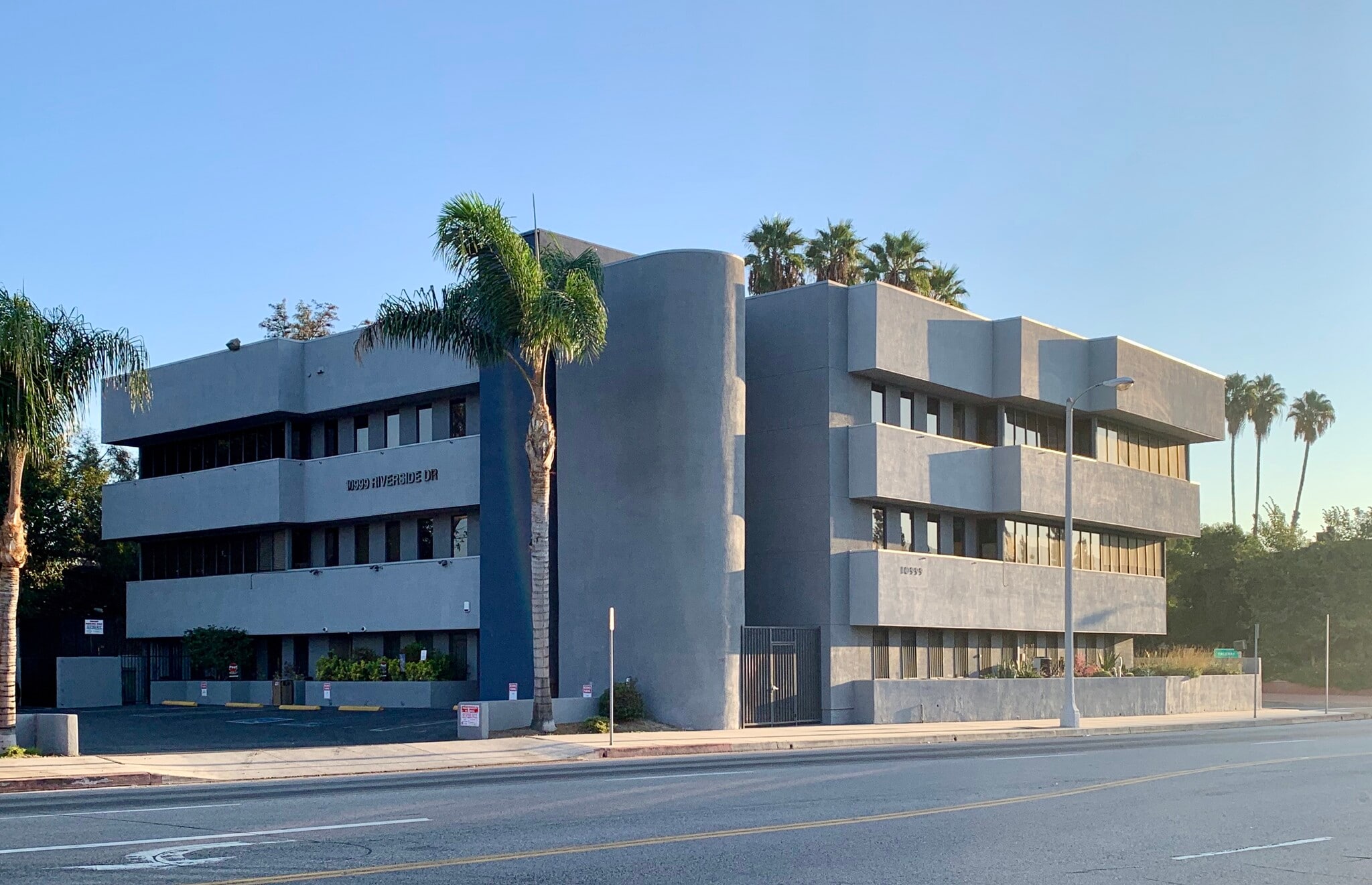 10999 Riverside Dr, North Hollywood, CA for lease Building Photo- Image 1 of 8