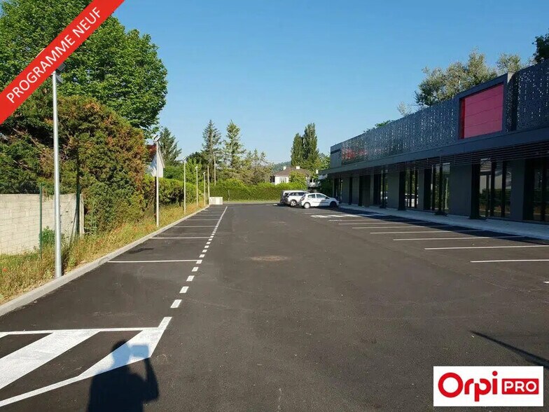Retail in Romans-sur-Isère for lease - Building Photo - Image 2 of 4