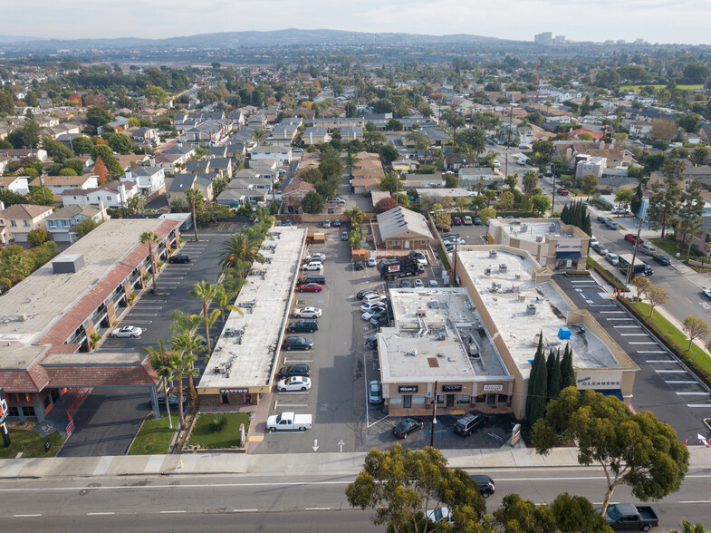 2428 Newport Blvd, Costa Mesa, CA for lease - Building Photo - Image 1 of 11