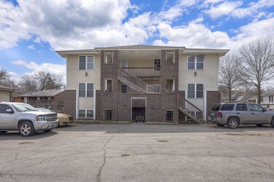 Raytown 12 Apartments portfolio of 2 properties for sale on LoopNet.com - Building Photo - Image 1 of 27