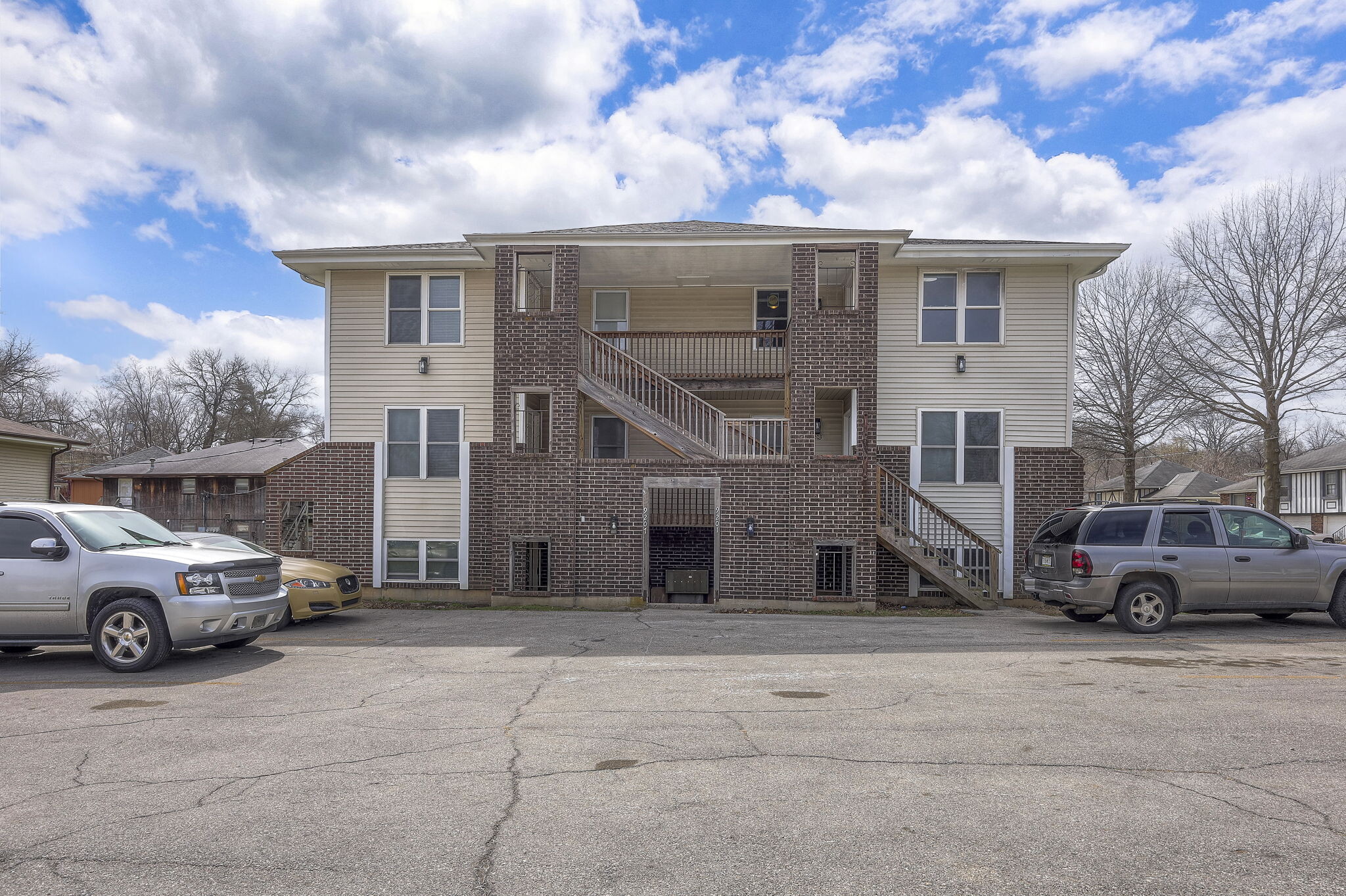 Raytown 12 Apartments portfolio of 2 properties for sale on LoopNet.com Building Photo- Image 1 of 28