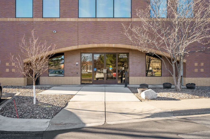13601 80th Cir N, Maple Grove, MN for lease - Building Photo - Image 2 of 6