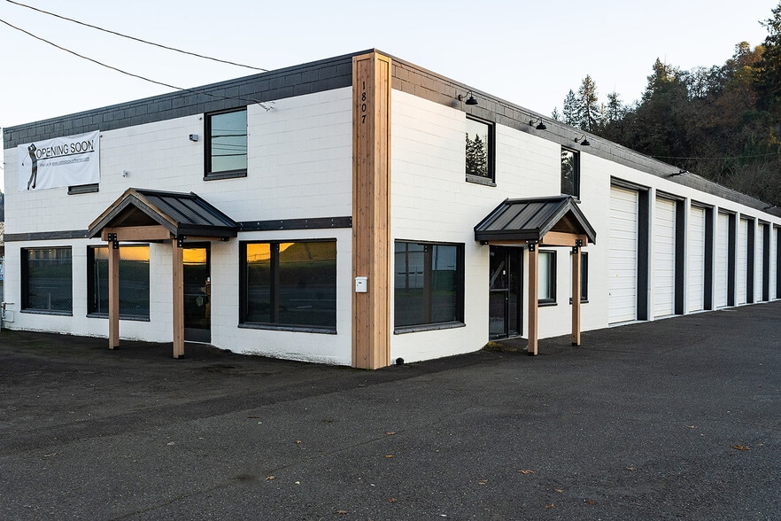 1807 NE Diamond Lake Blvd, Roseburg, OR for lease - Building Photo - Image 1 of 2