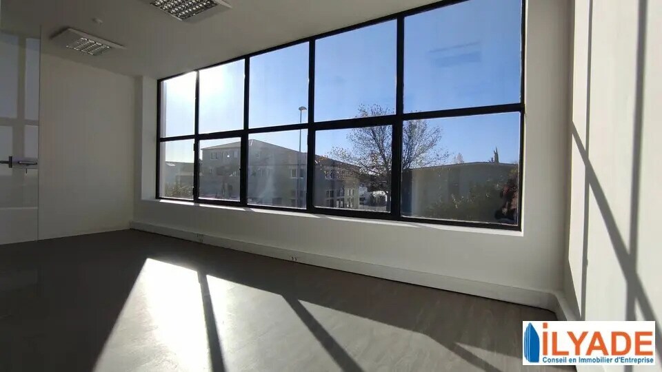 Office in Éguilles for lease - Interior Photo - Image 1 of 9