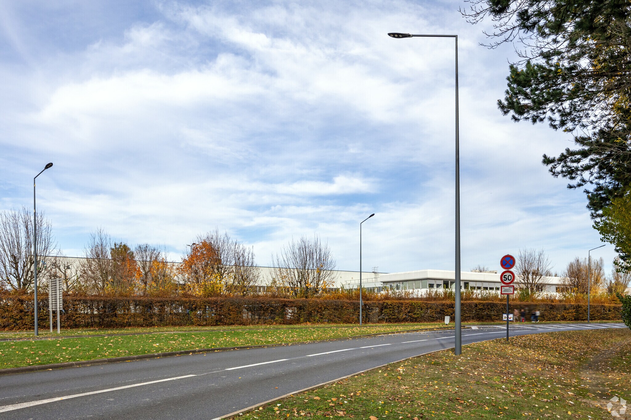 Office in Tremblay-en-France for lease Primary Photo- Image 1 of 3