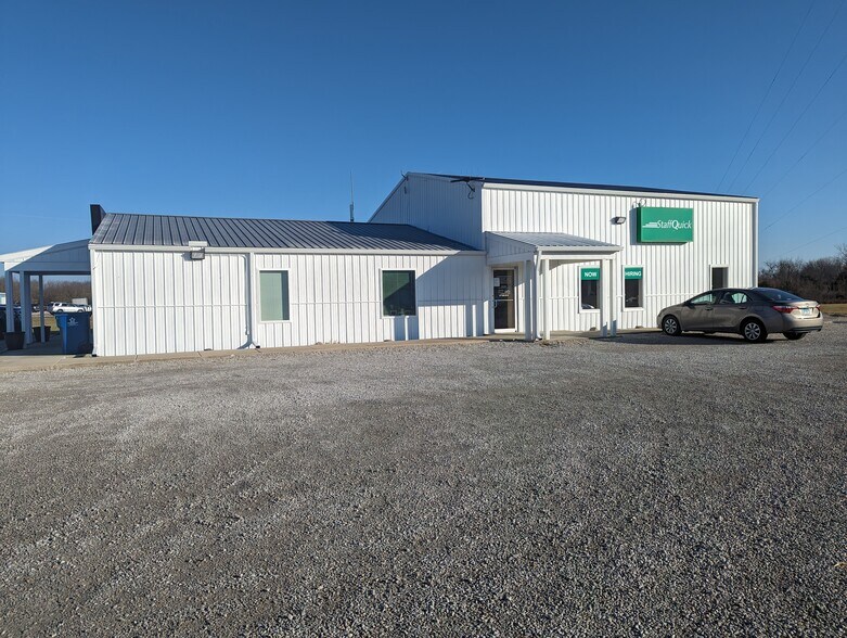 8 Southgate Ct, Tilton, IL 61833